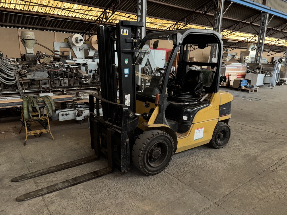 Forklift truck CATERPILLAR GP30N Image 2